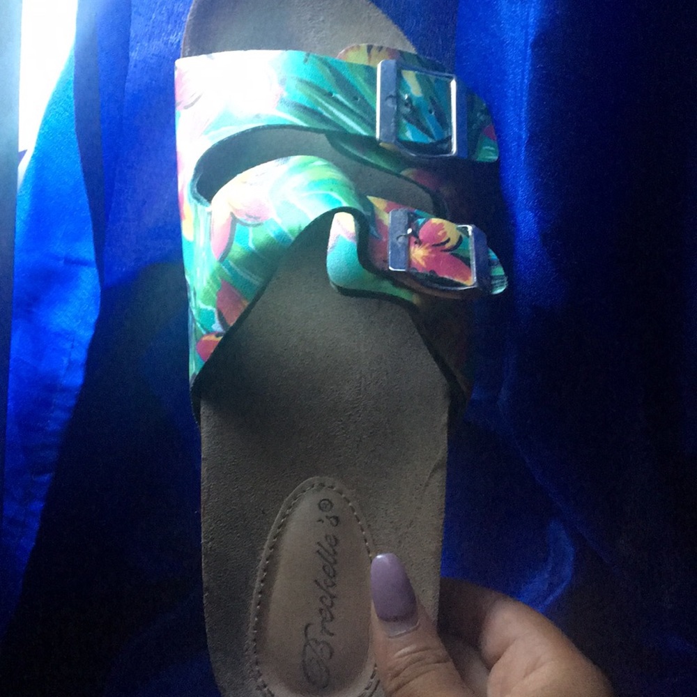 Sandals - Picture 2 of 3